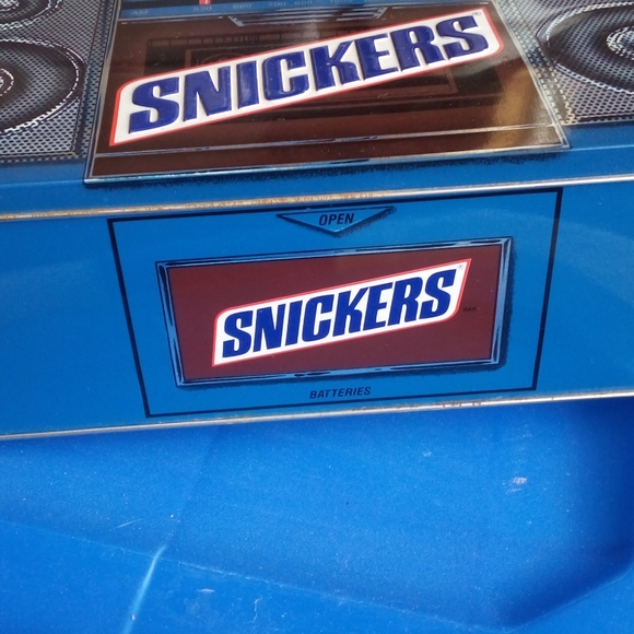 1990 Snickers Boom Box Tin - Picture 4 of 12